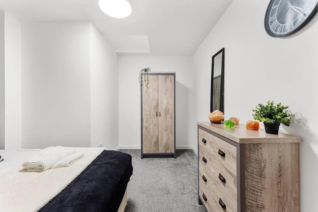 Modern Spacious Three Bedrooms With Private Garden Cardiff Zewnętrze zdjęcie