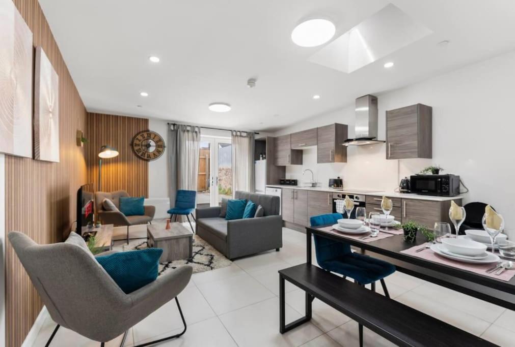 Modern Spacious Three Bedrooms With Private Garden Cardiff Zewnętrze zdjęcie